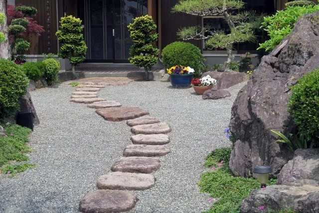 砂利で魅せる!おしゃれで機能的な庭づくりのコツ